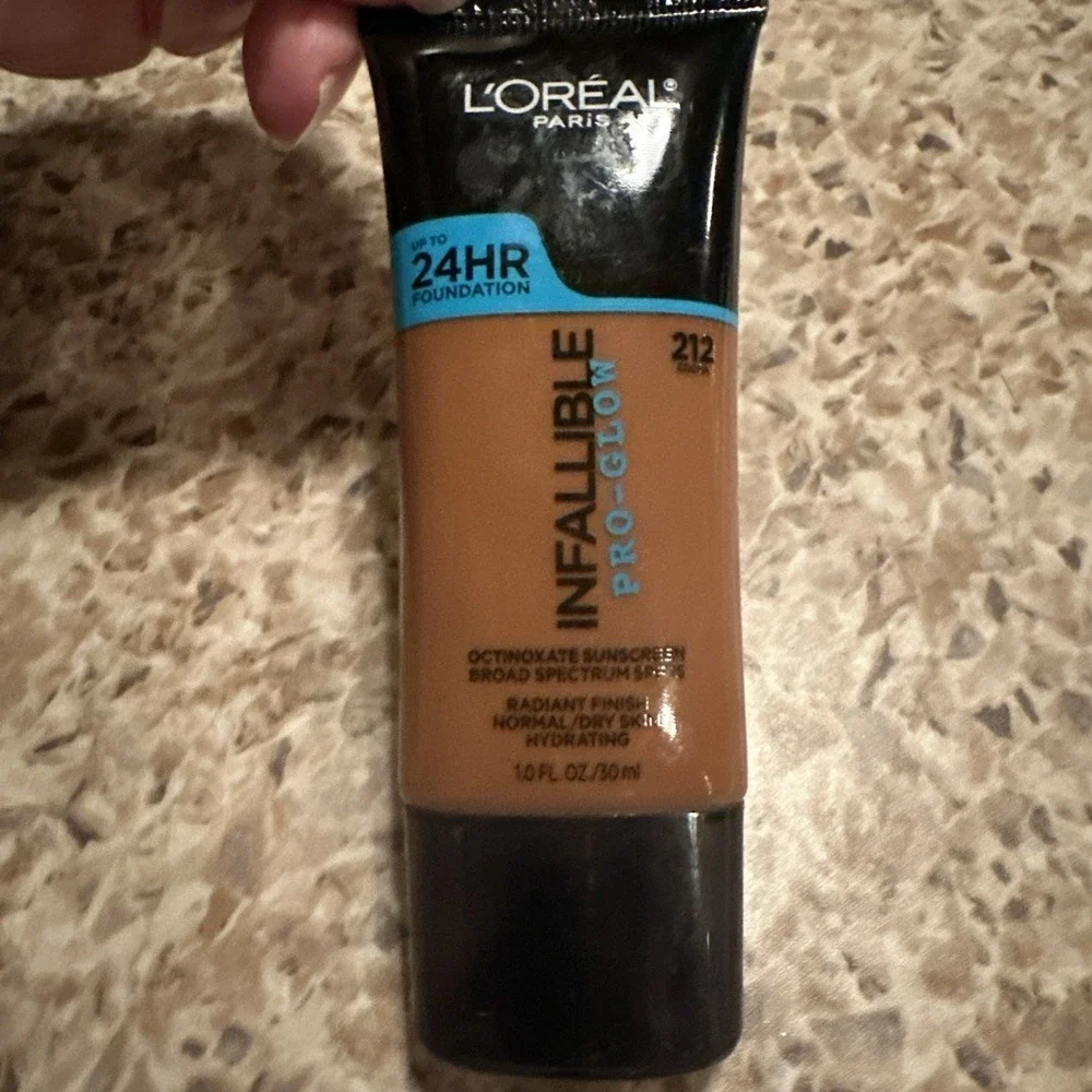 L'Oreal Infallible Pro-Glow 24 HR Foundation 1oz Cocoa 212
